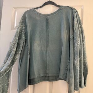 Easel Women's Blue Long Sleeve Top